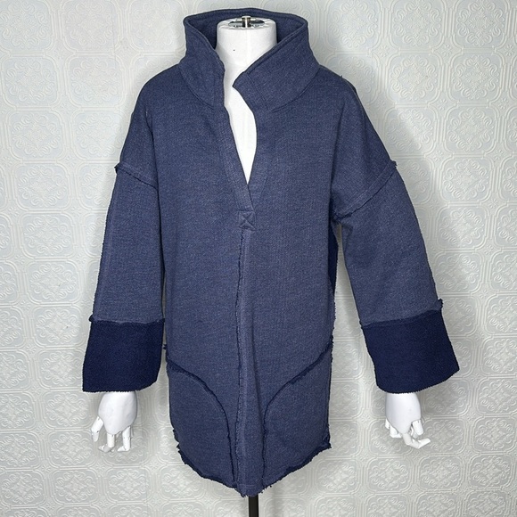 SOFT SURROUNDINGS | Navy Inside-Out Fleece Detail, V-Neck Pullover, Tuni… - Picture 1 of 8